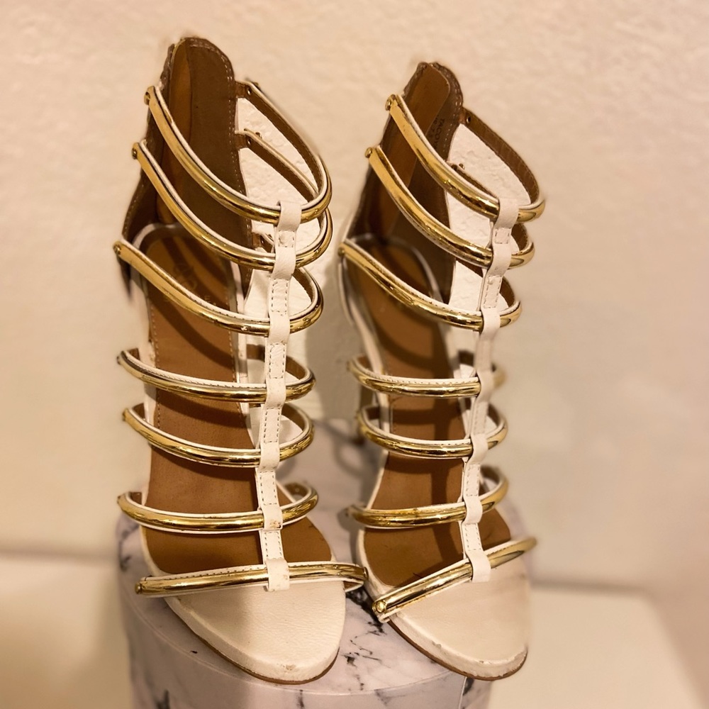 Shoedazzle pumps